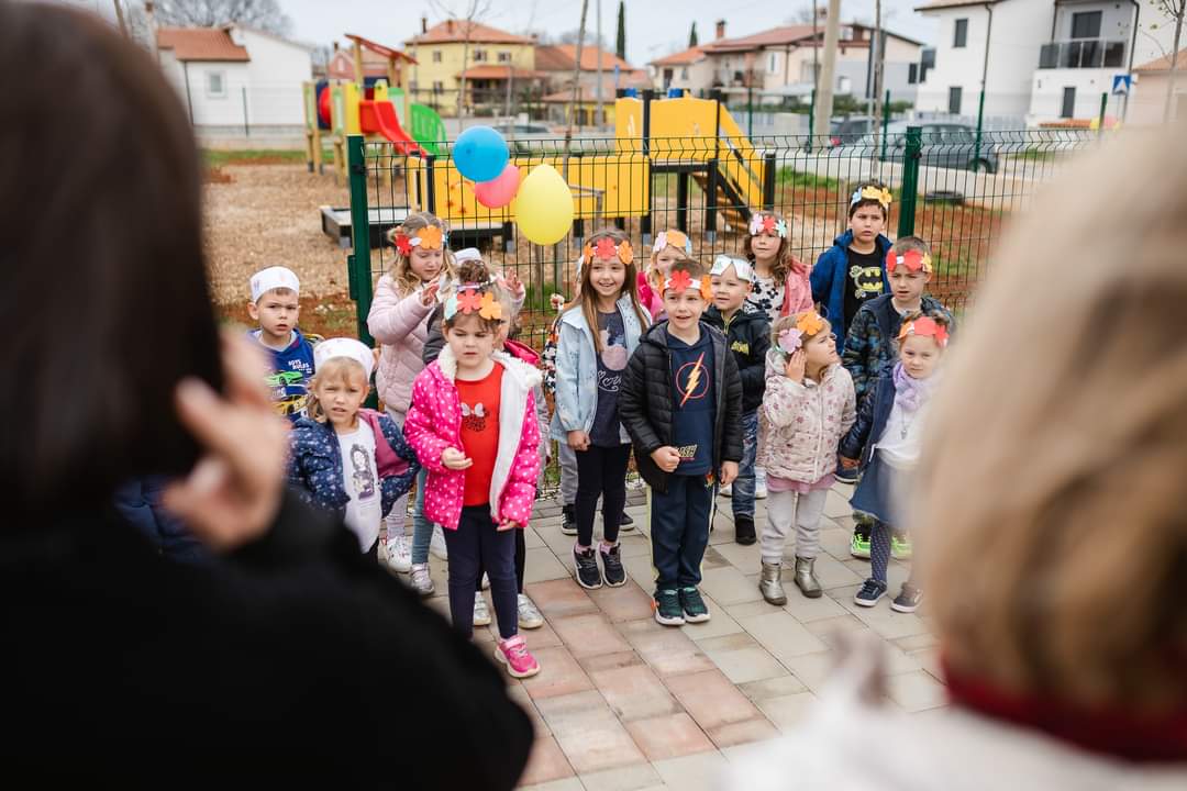 POREČ: Otvoreno novo igralište u Dječjem vrtiću Radost u Žbandaju - donacija Valamara